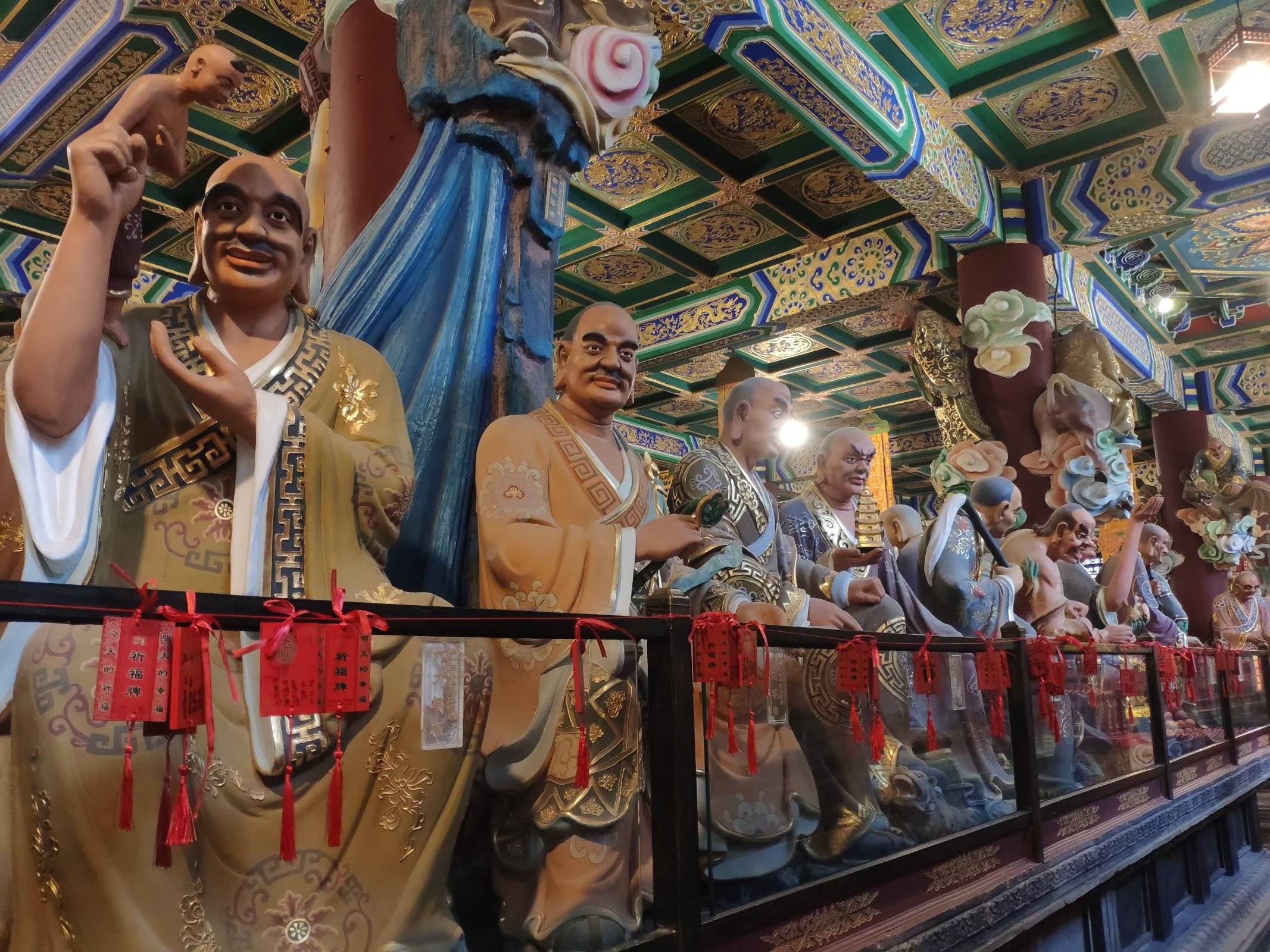 重庆罗汉寺:500尊罗汉每尊高1.