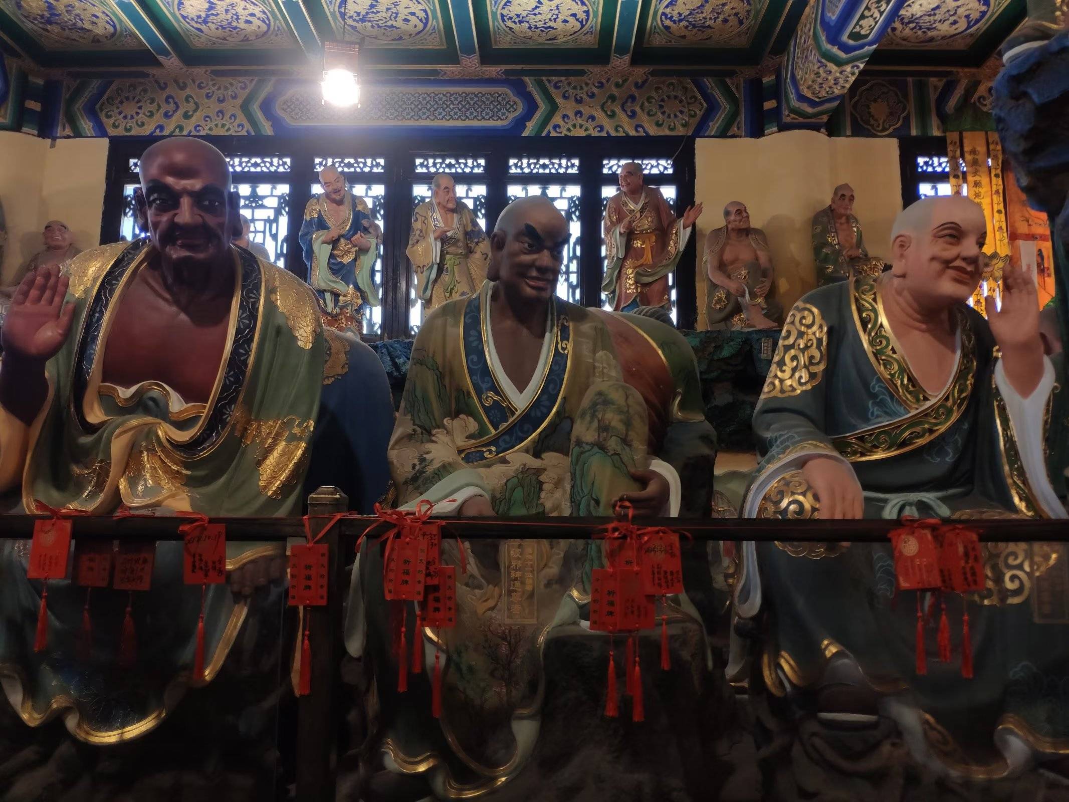 重庆罗汉寺:500尊罗汉每尊高1.