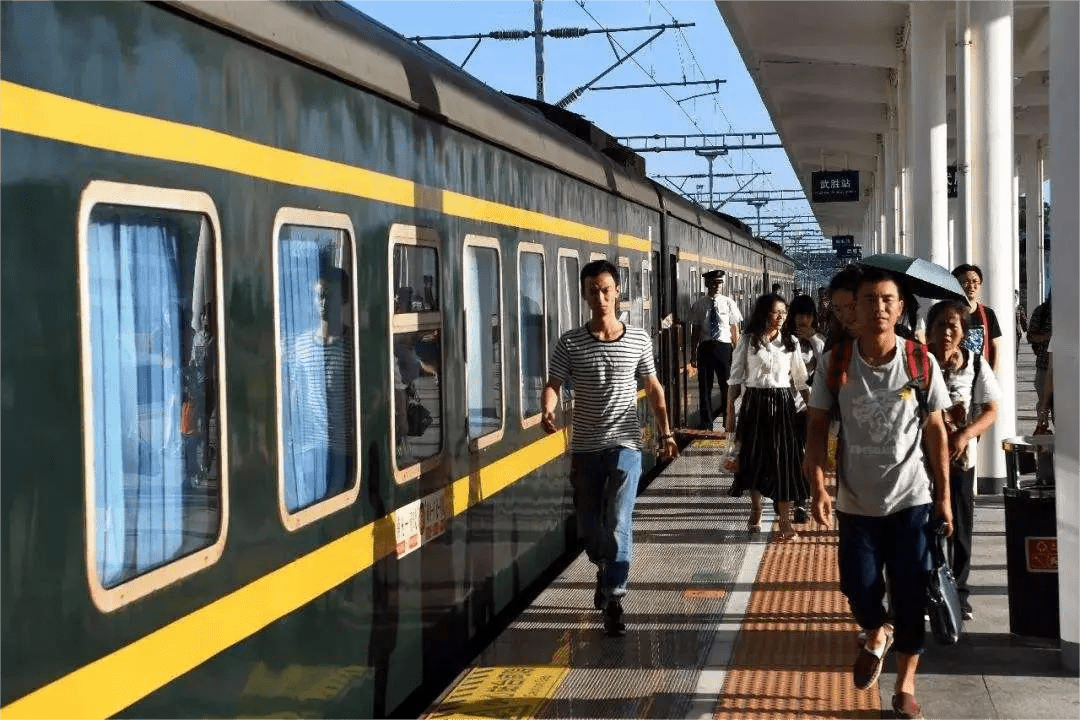 t81t82两趟火车恢复开行梧州人暑假出门旅游可以坐这趟车