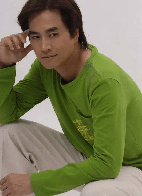 原创他是香港赌王郭富城的同学沈殿霞的干儿子如今已无人知