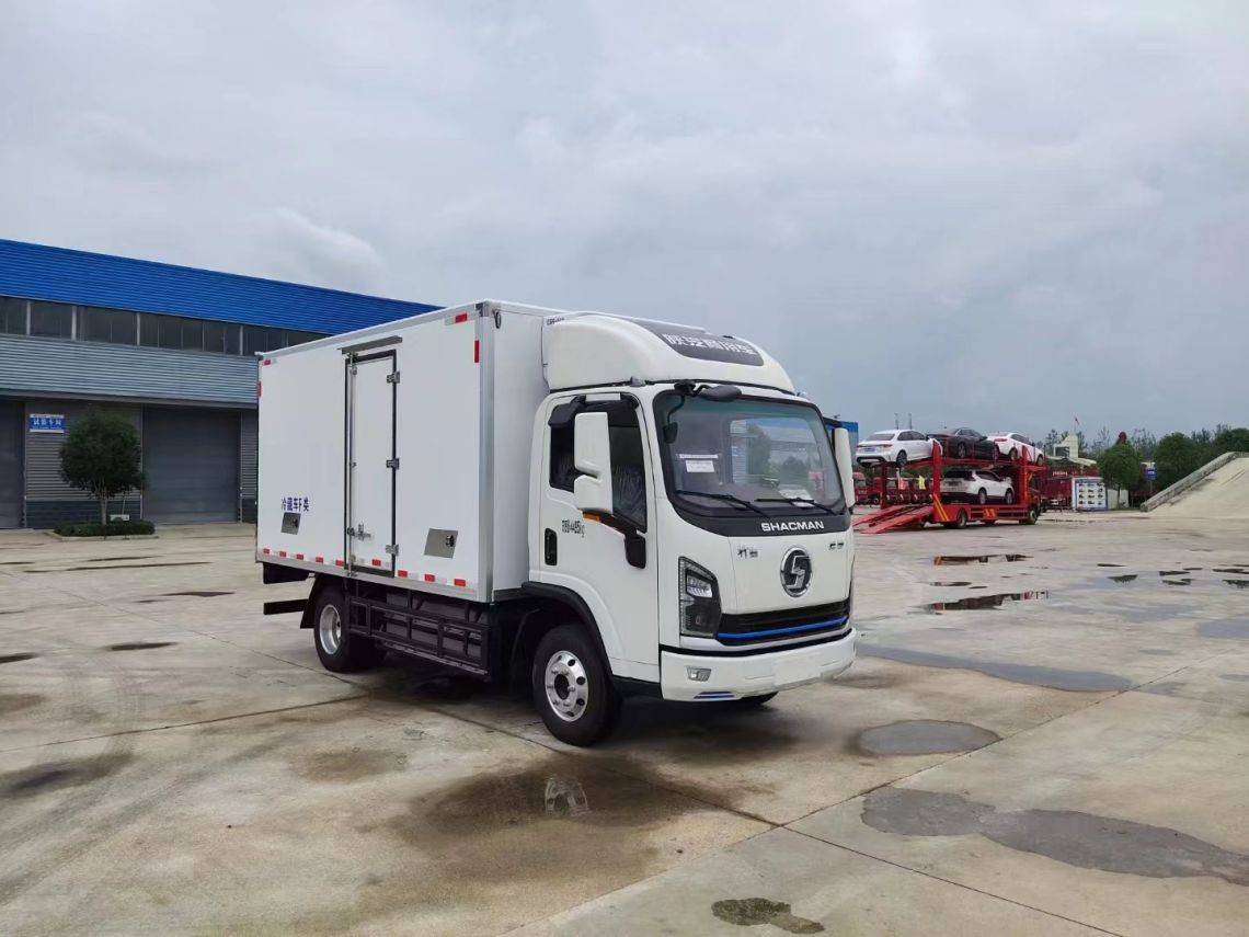 绿牌冷藏车助力冷链物流新政策实施陕汽轩德e9新能源纯电动冷藏车白色