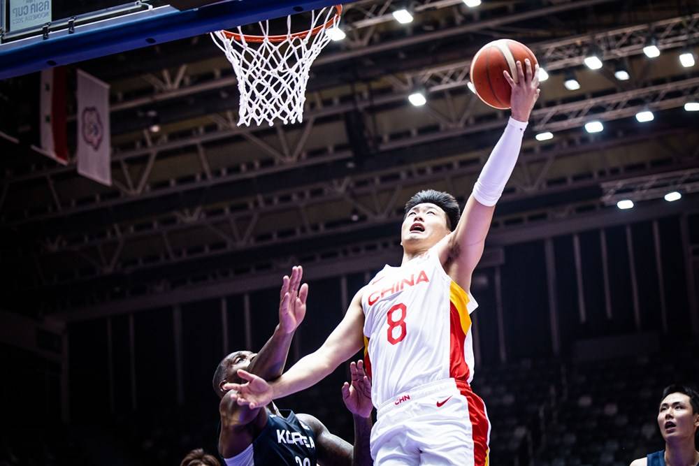 组图男篮亚洲杯中国对阵韩国赵睿潇洒突破上篮