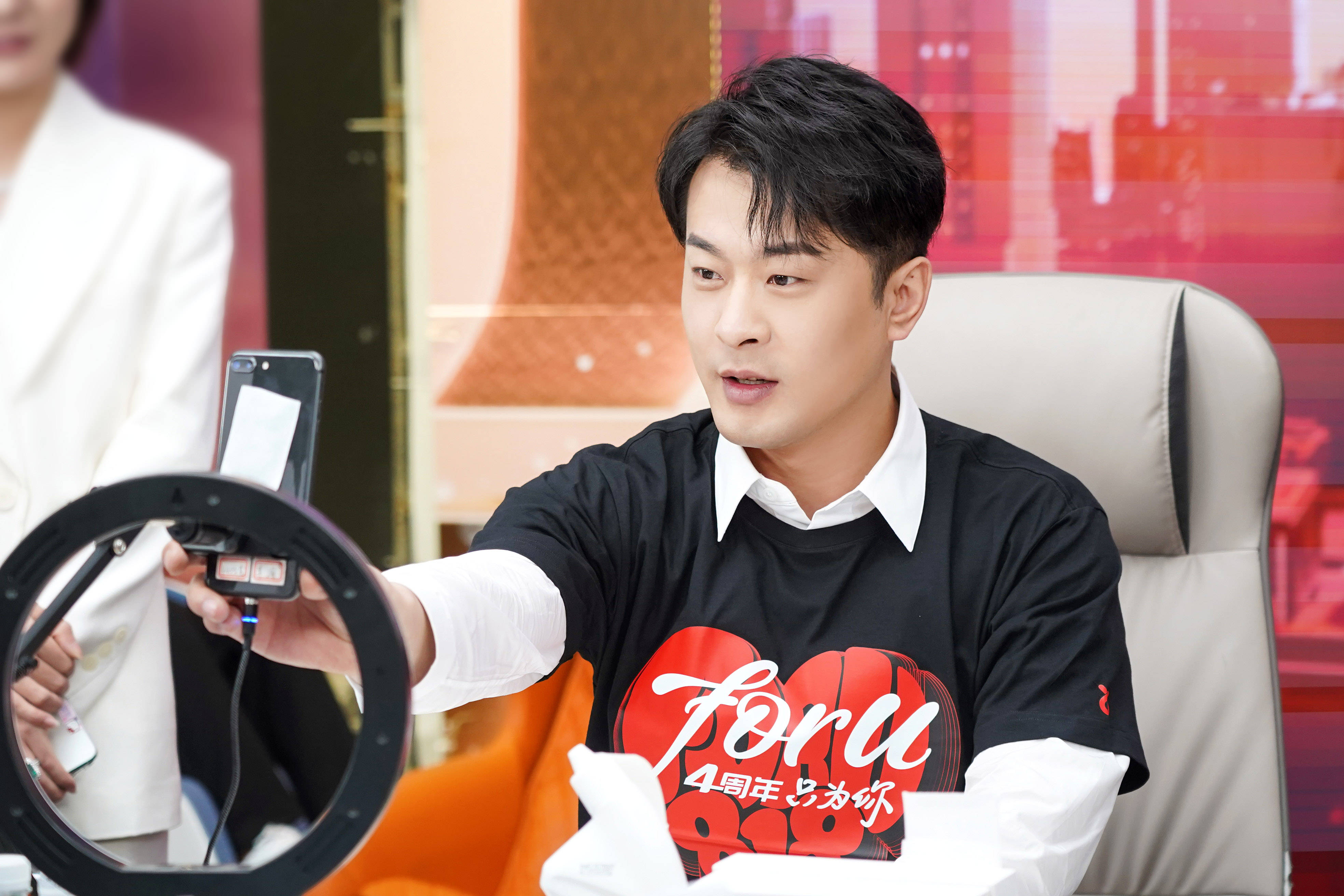 辛巴辛有志:直播带货助农助力乡村振兴,为"快递小哥"提供法律服务