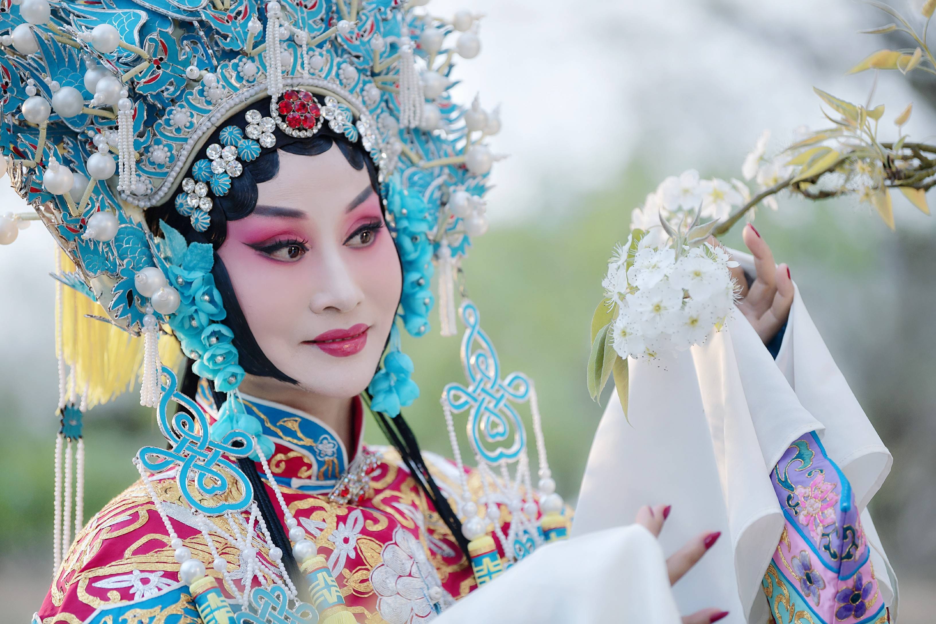 胡春华,云南省京剧院第四任院长,国家一级演员,现任云南省京剧院院长