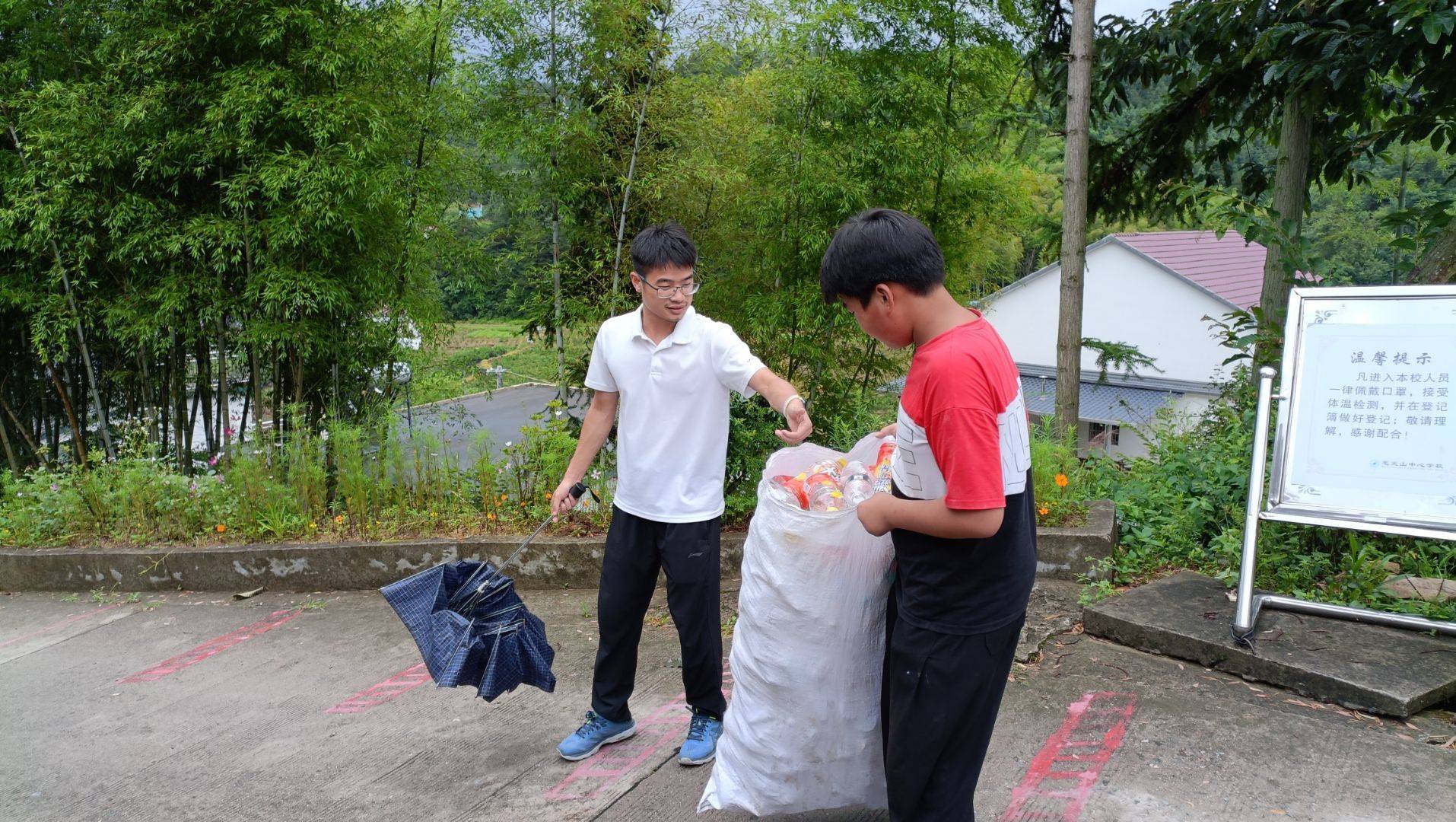 安徽学子三下乡:桃李不言,下自成蹊_支教_朱乐辰_吴文博