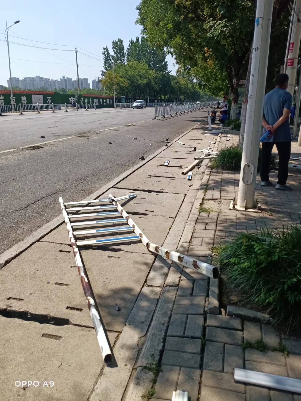 驻马店天中山大道发生一起交通事故,肇事者驾车逃离现场