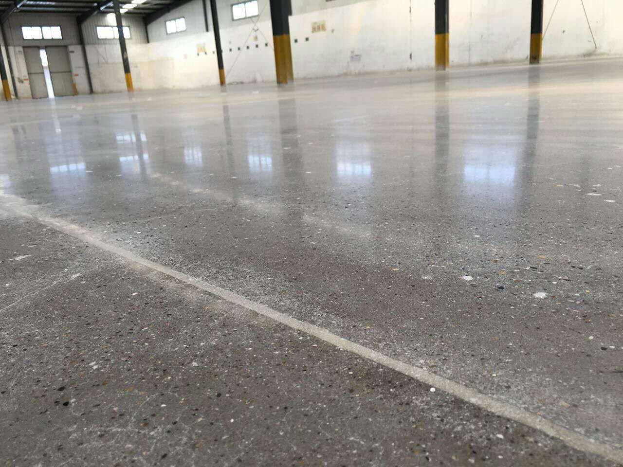 为了达到固化地坪效果,在施工过程中需要注意什么?_密封_混凝土_地面