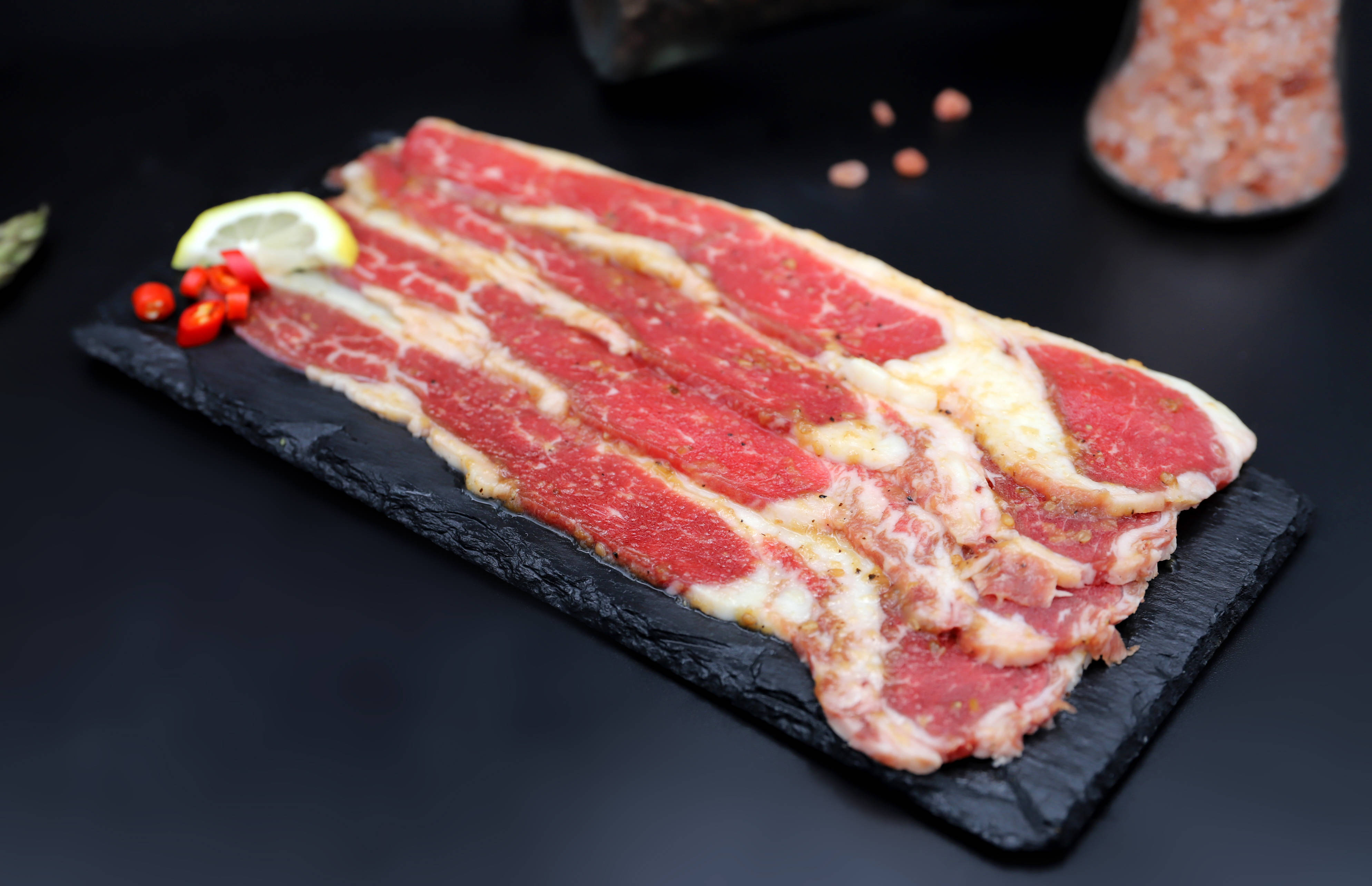 肉大厨秘制肥牛肉大厨秘制肥牛精选澳洲谷饲牛五花,加入优质秘制牛肉