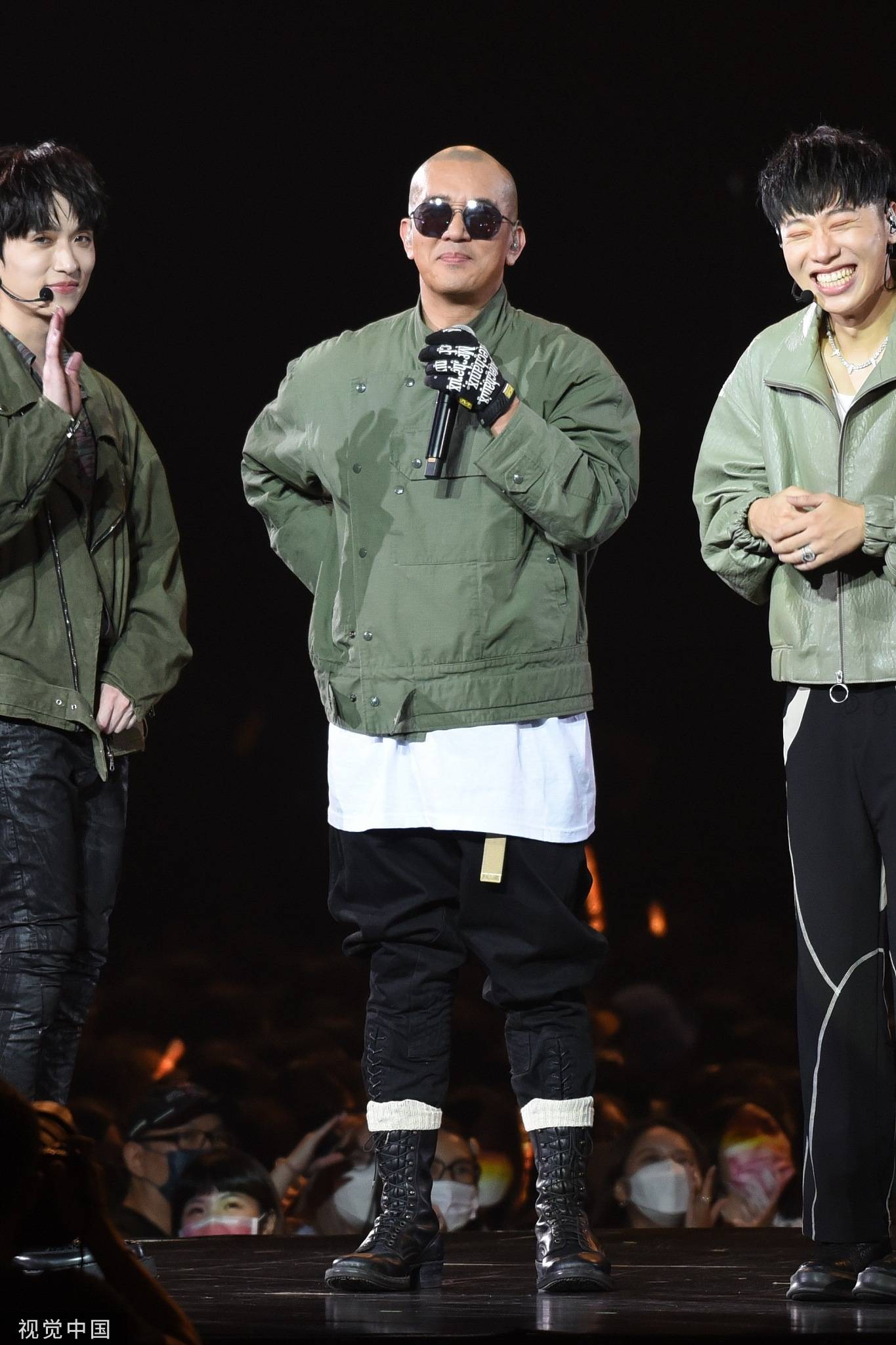 具俊晔亮相五坚情演唱会登台献唱现场气氛热烈