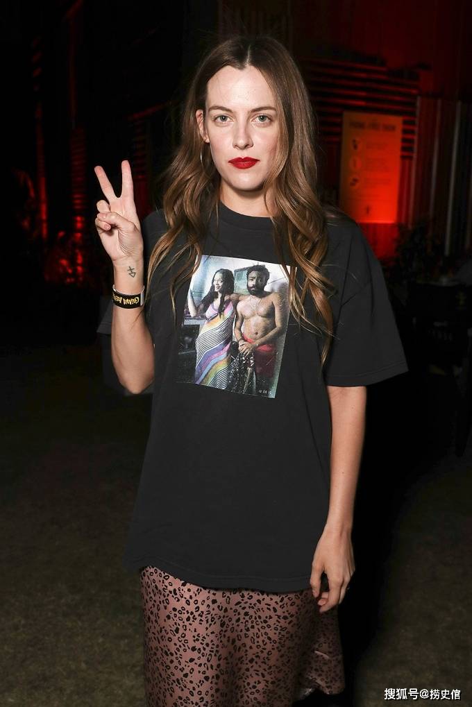 端庄的美女莱莉·科奥,她的外祖父是"猫王"埃尔维斯·普雷斯利_莱利