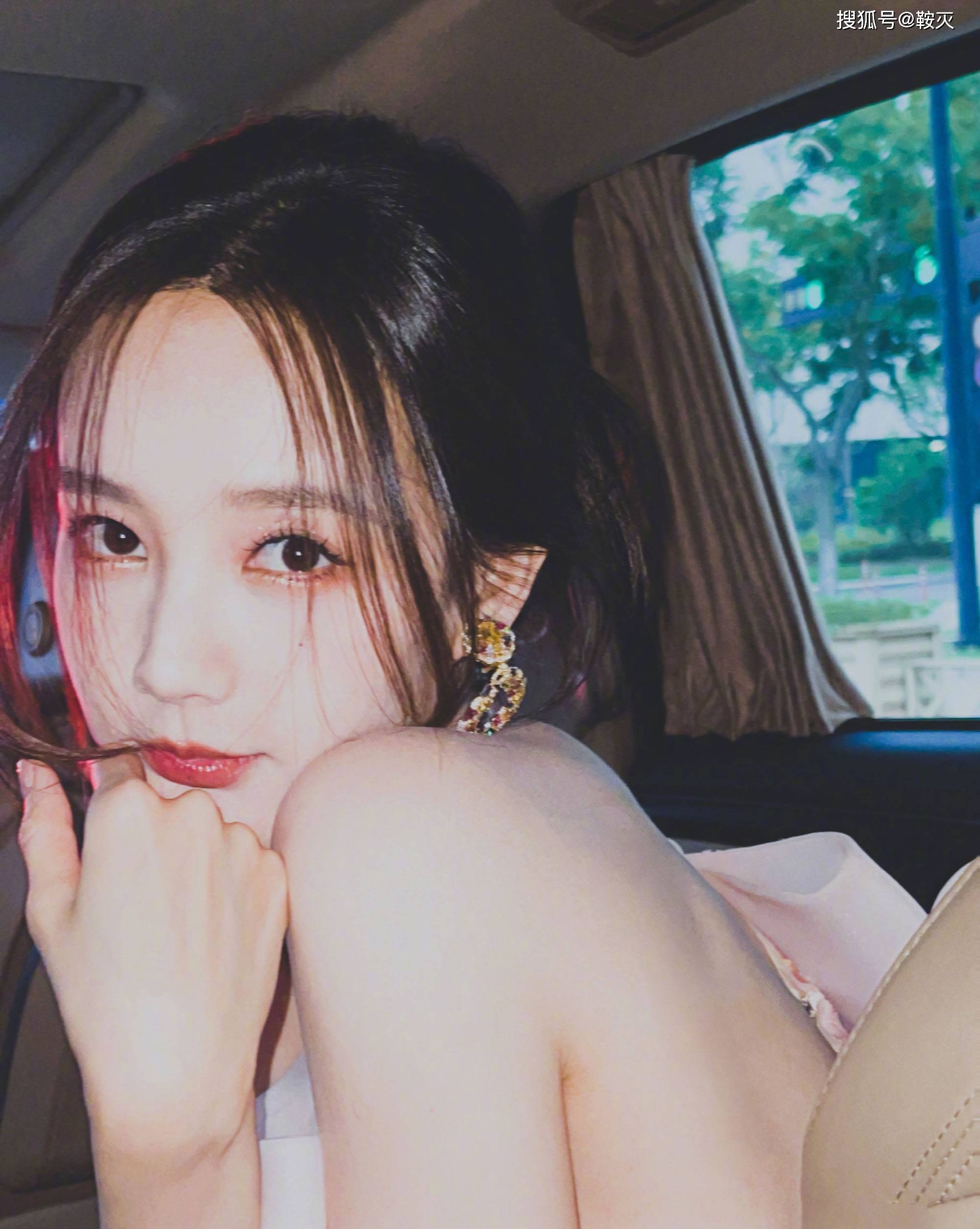 李一桐的九月第一天娇媚大写真