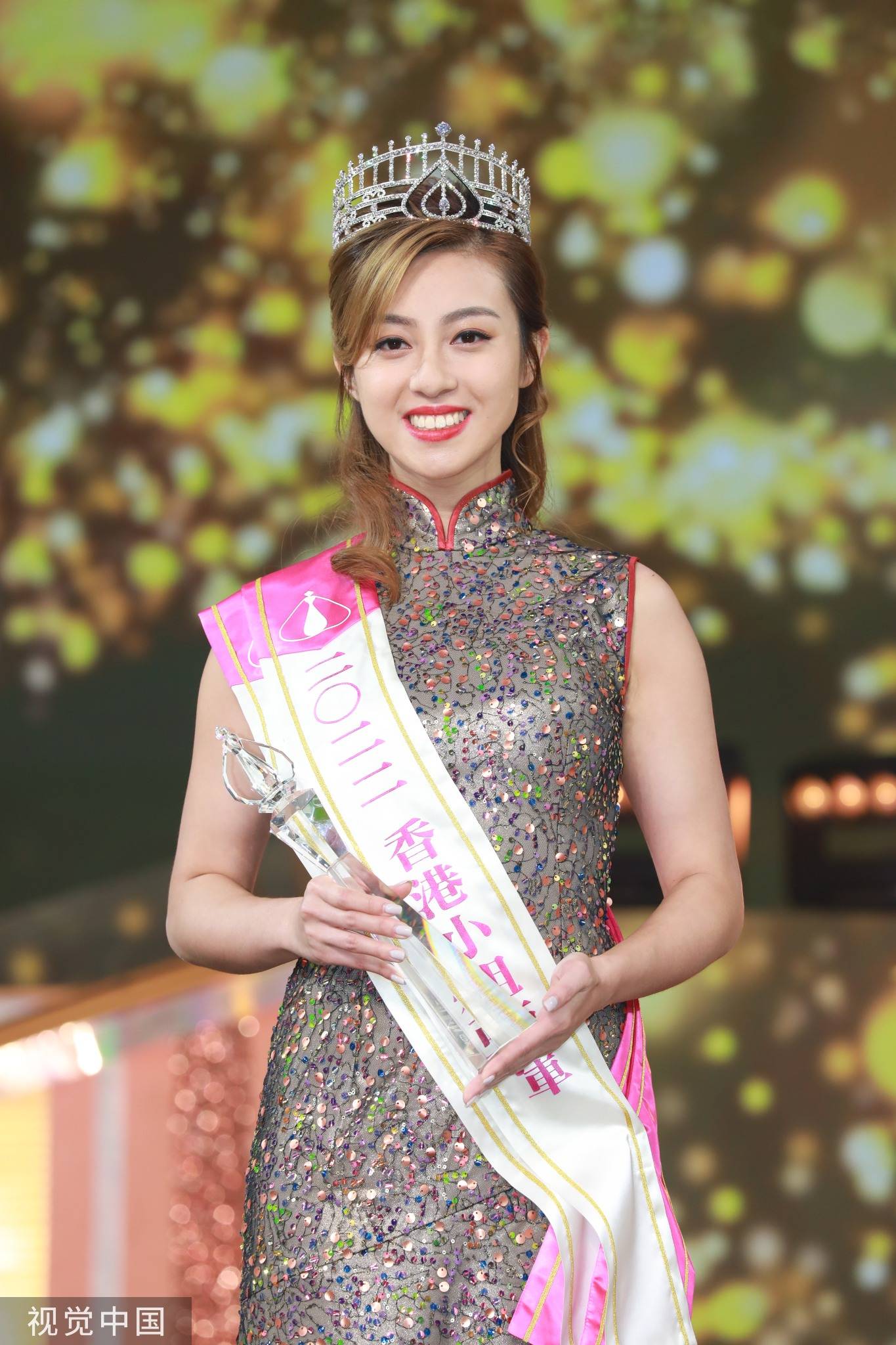 2022香港小姐前三甲出炉！林钰洧摘得冠军-搜狐大视野-搜狐新闻