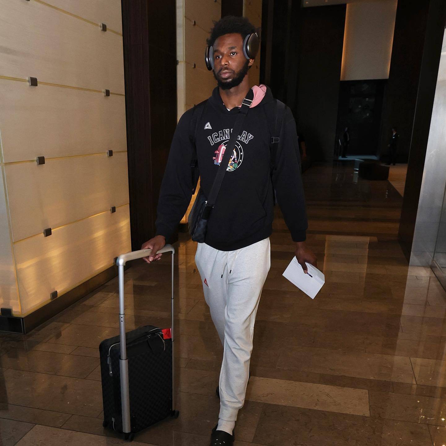 库里领衔金州对决拉文公牛