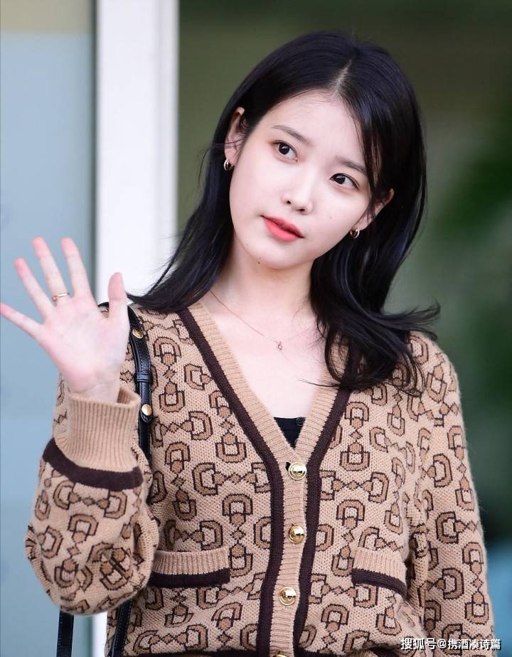 iu李知恩机场美图被拍简约的秋季穿搭美到骨子里