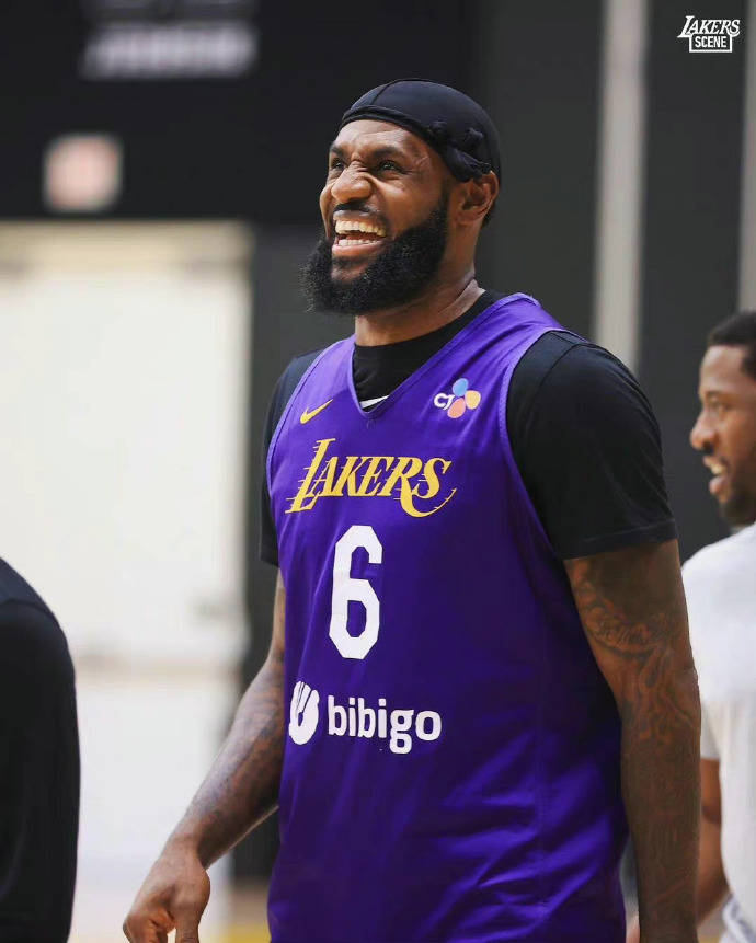 詹姆斯浓眉联手出击湖人NBA常规赛冲刺阶段每场都是焦点战直播呈现