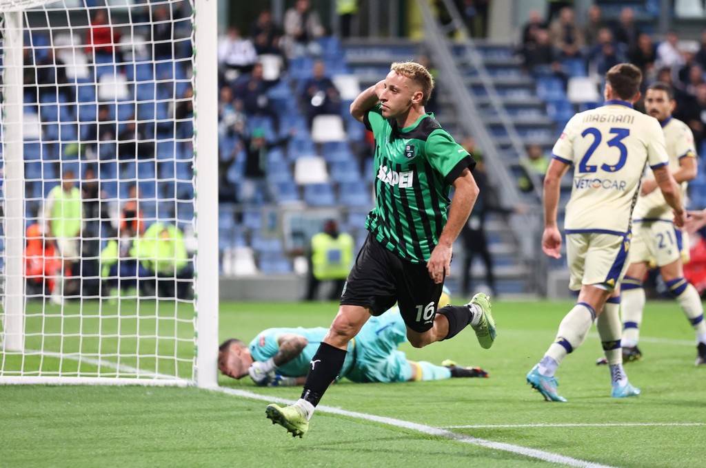 萨索洛主场迎战强敌 全场直播精彩对决不容错过 实时解说助你掌握每一个进球瞬间