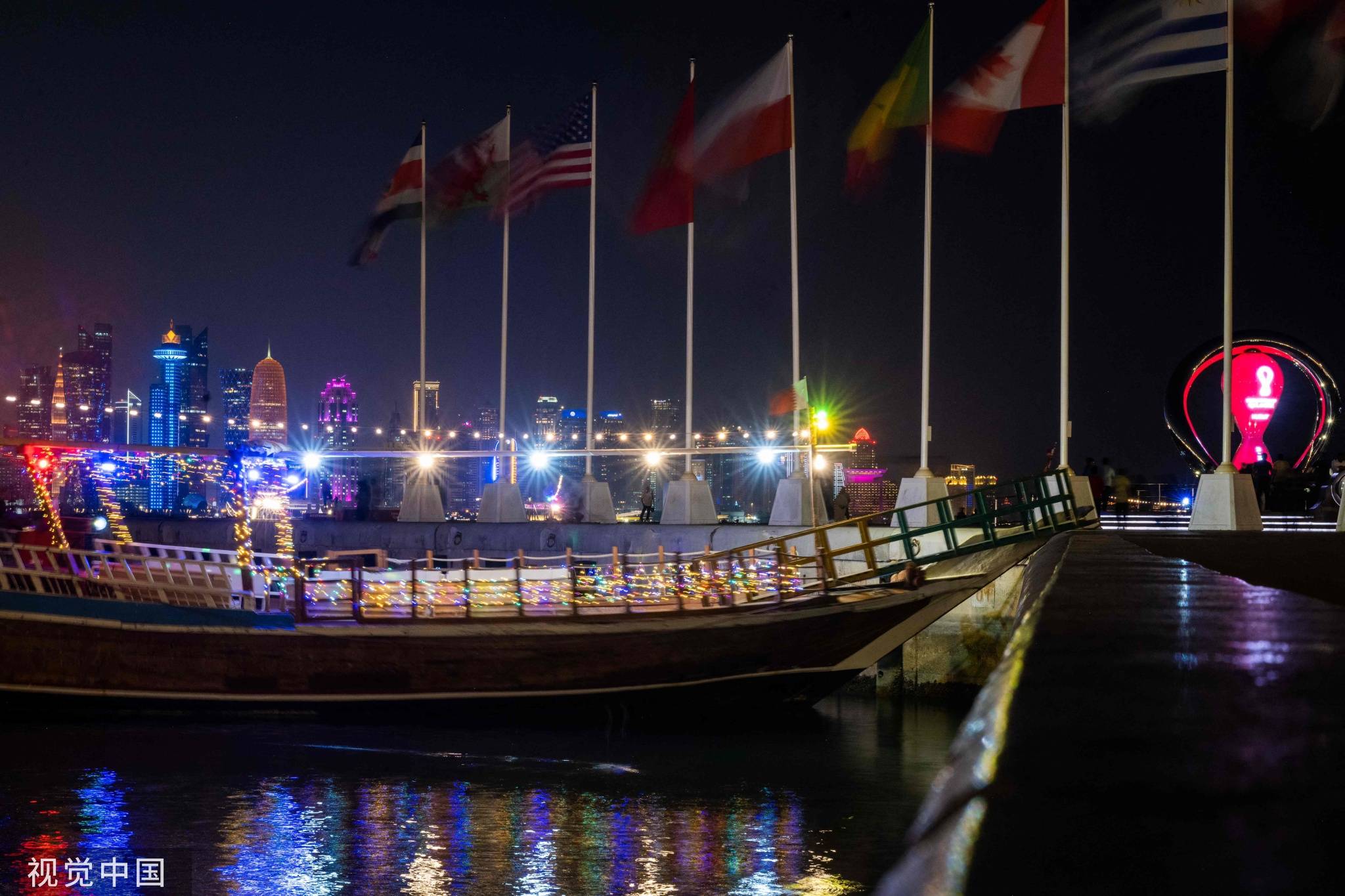 高清图:卡塔尔世界杯前瞻 夜幕下的多哈灯火通明