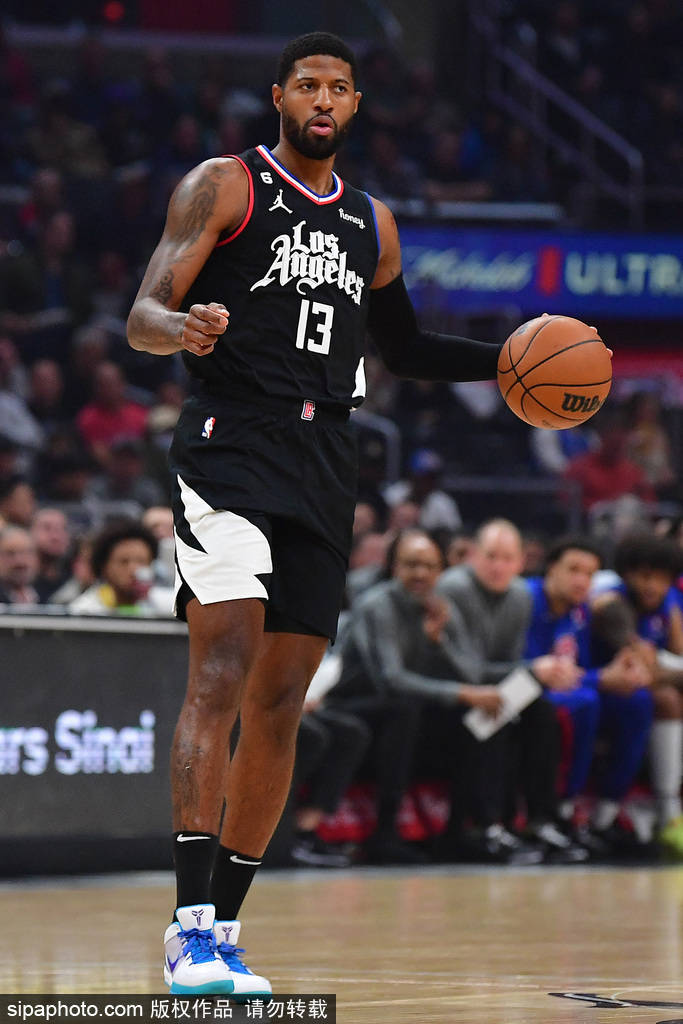 伦纳德狂砍38分率领快船力克强敌挺进西部前四