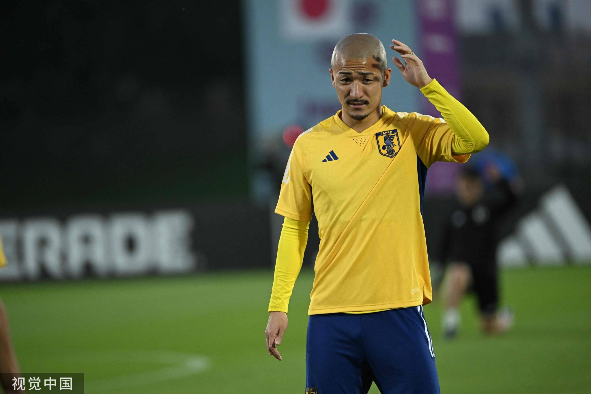 高清图日本队训练备战前田大然发型亮眼