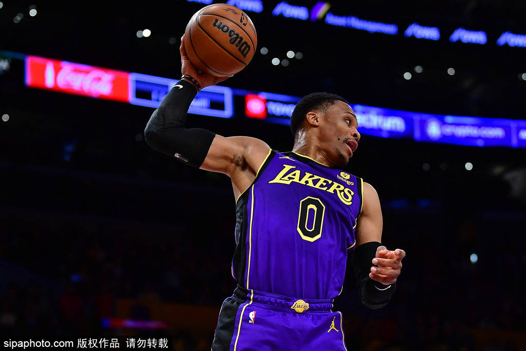 浓眉面对热火严密防守依旧高效砍下三双震撼联盟