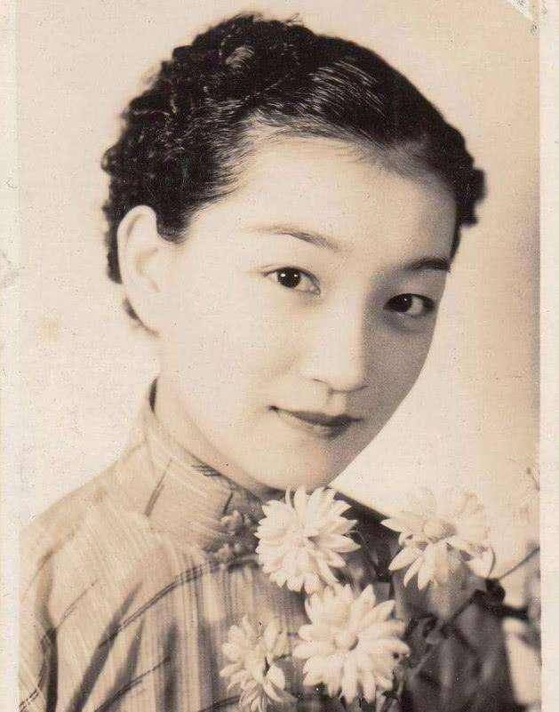 陆小曼凄苦的晚年,全身没有一件完整衣服,骨灰无人要,遗愿被拒_徐志摩