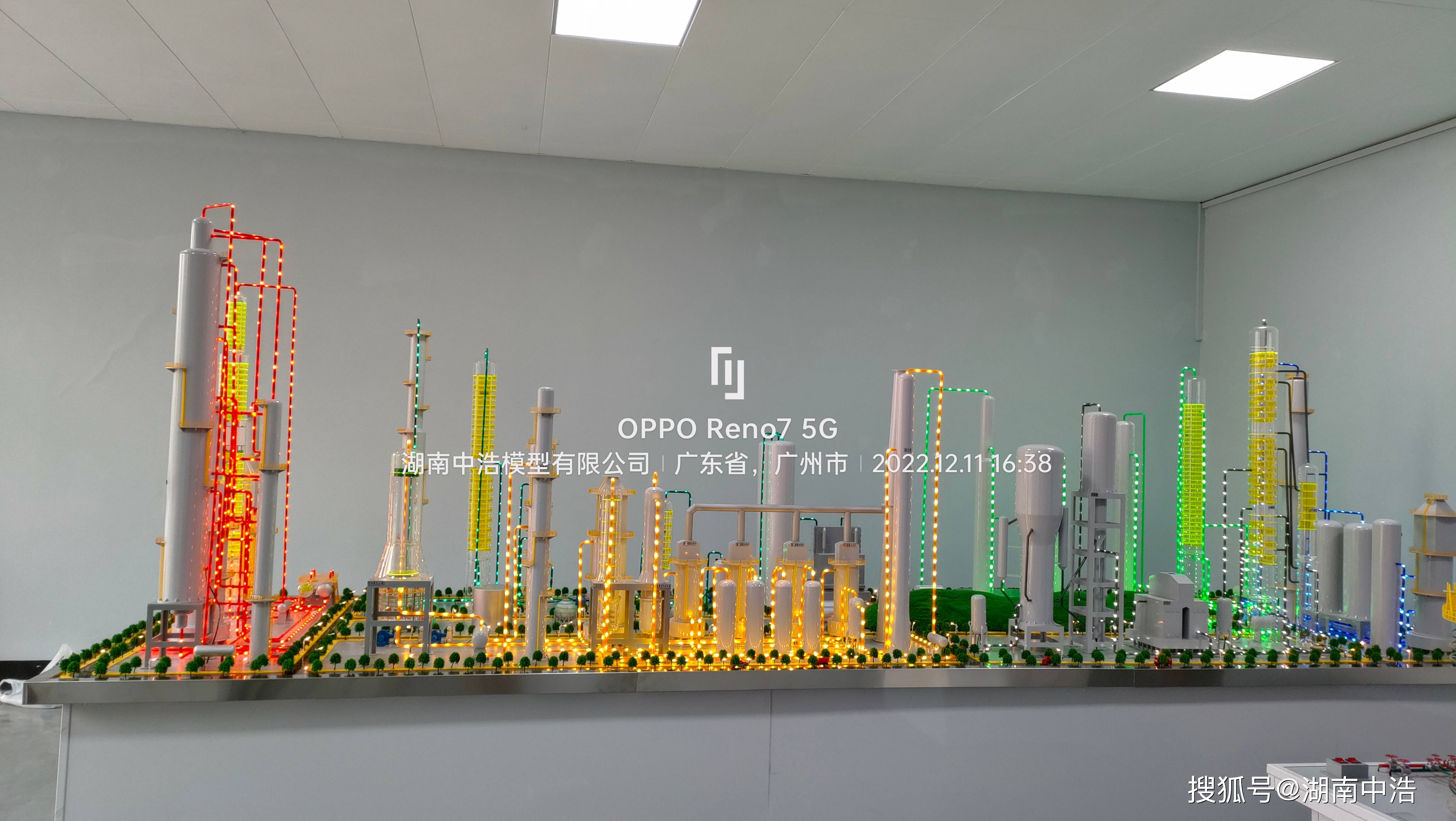 3,炼油工艺沙盘模型包涵:2,材质:亚克力,led流水灯等1,沙盘尺寸:6000