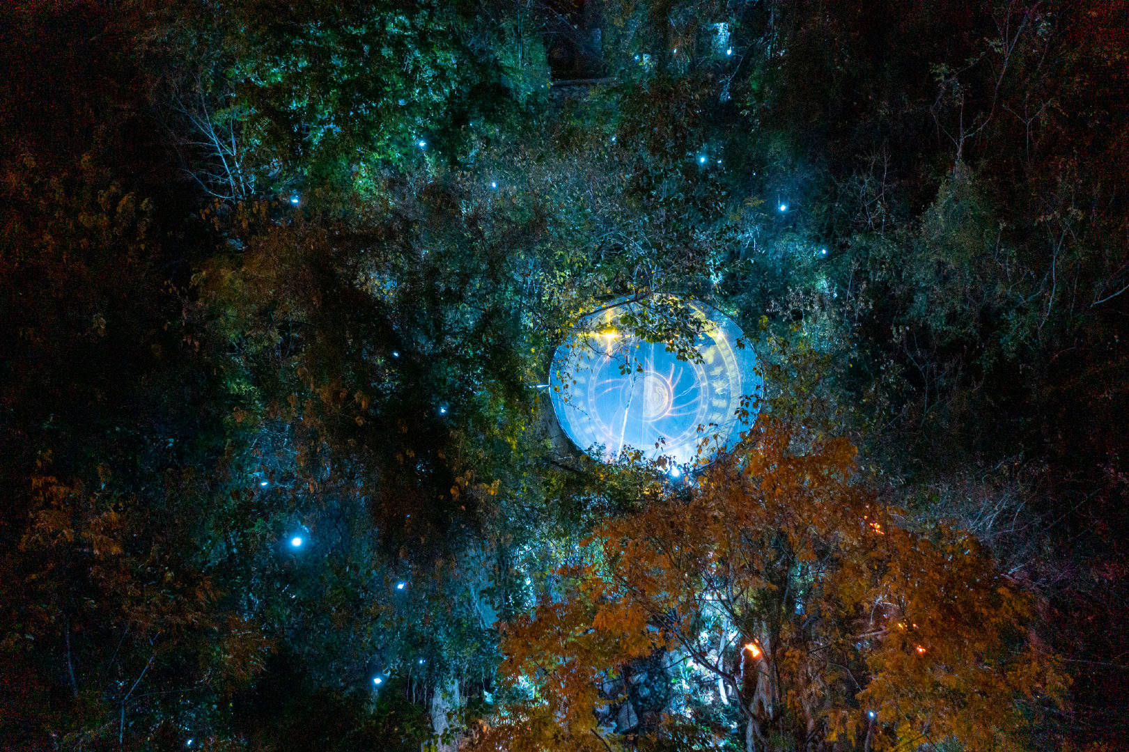 这里还有竹枝村重点打造的"巫山梦寻"夜游产品,以自然夜色为基底,以