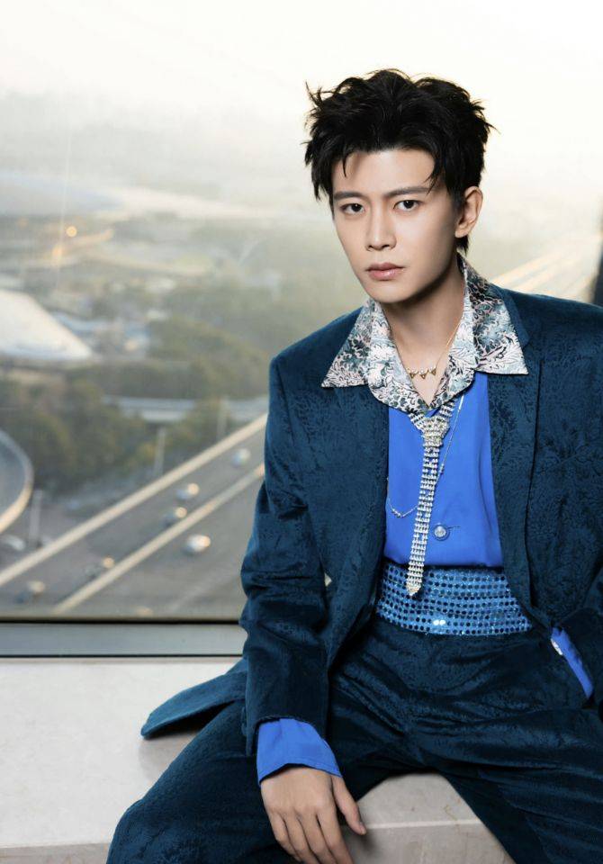 男星任嘉伦时尚写真:玉树临风、仪表堂堂-搜狐大视野-搜狐新闻