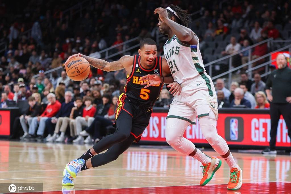 雄鹿客场鏖战双加时险胜劲旅 利拉德关键三分锁定胜局