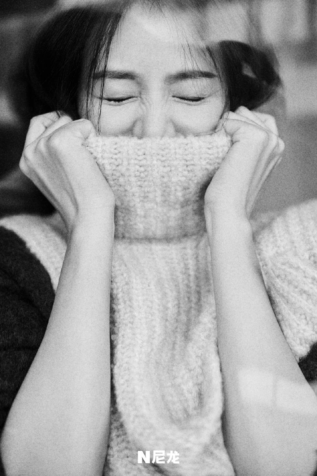 高圆圆笑容灿烂超有感染力 休闲造型独具风韵美-搜狐大视野-搜狐新闻