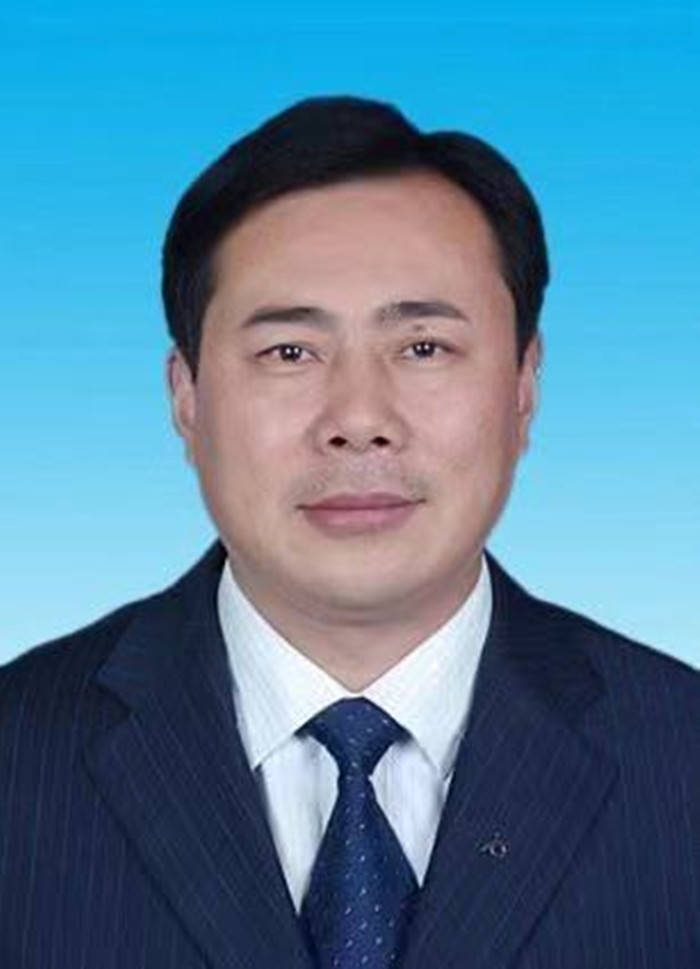 人物介绍:张振宇,毕业于山东大学,酷爱艺术,醉心书法和篆刻.