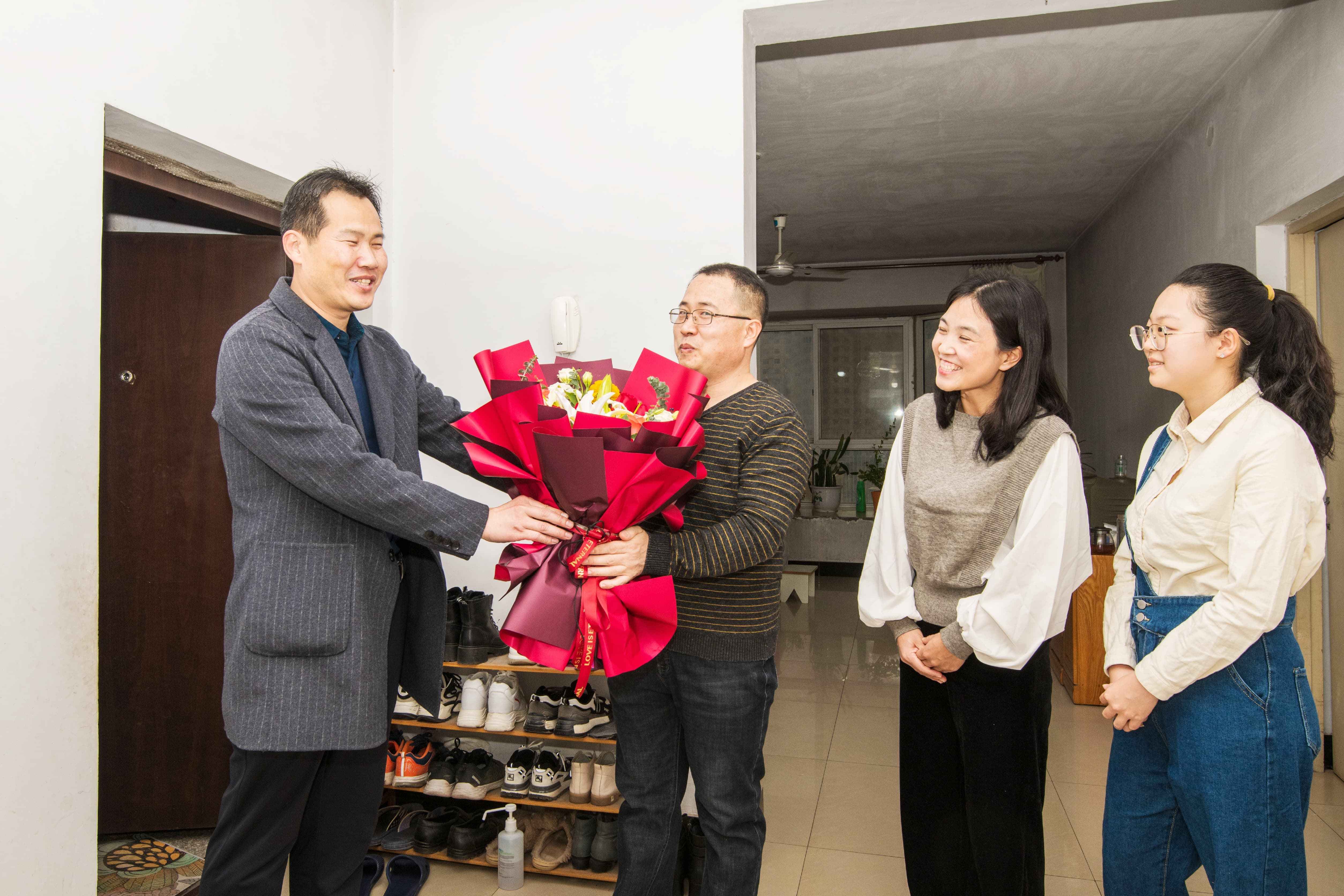 "文明双争"进行时·春节慰问道德模范_保定市_好人_活动