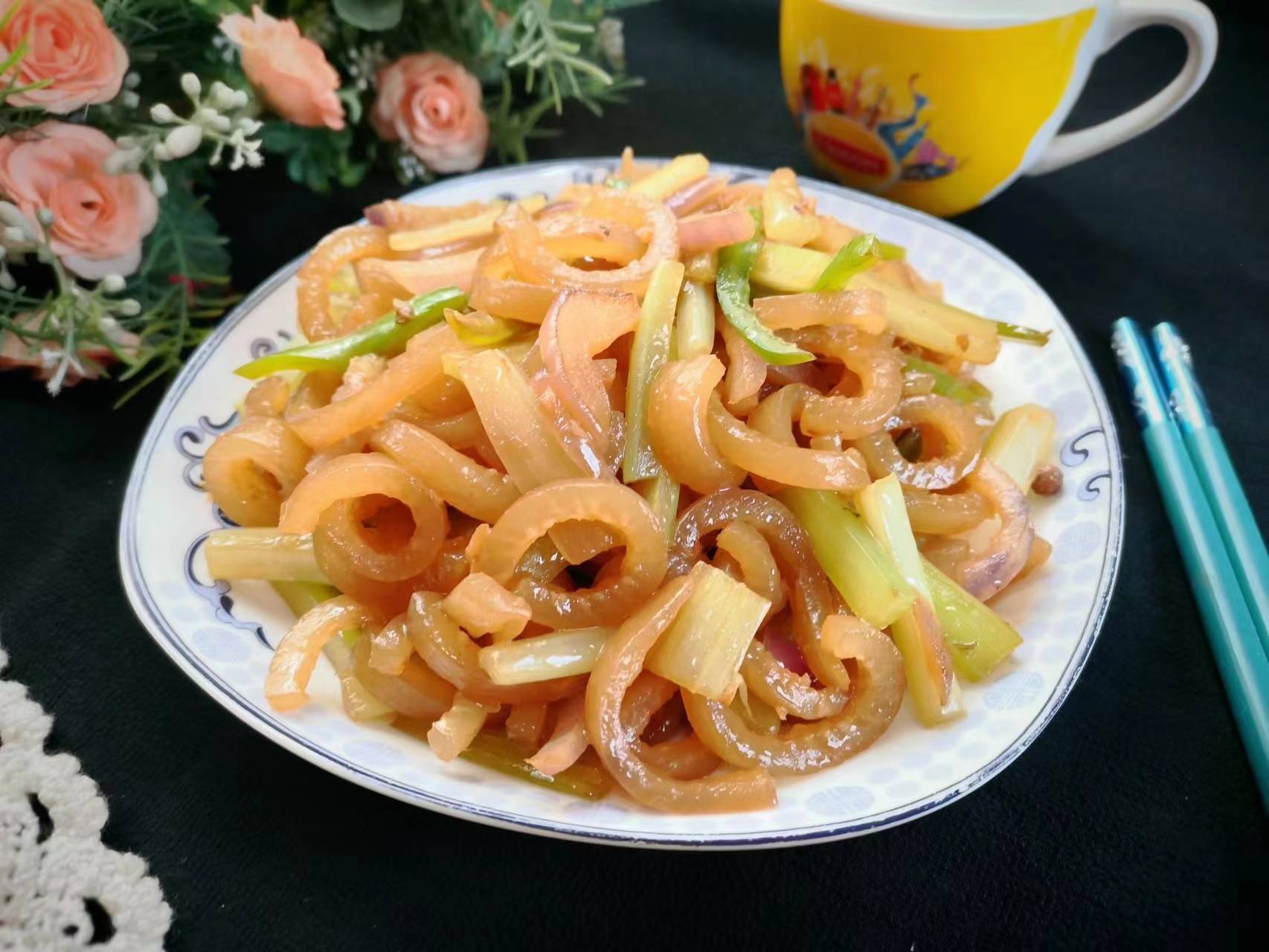 这道菜满满的胶原蛋白,3块钱能做一大盘,老婆最爱吃,比肉还香_猪皮
