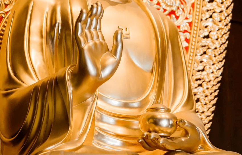 在寺院中礼佛时,您有没有观察到佛像各不相同的手势?