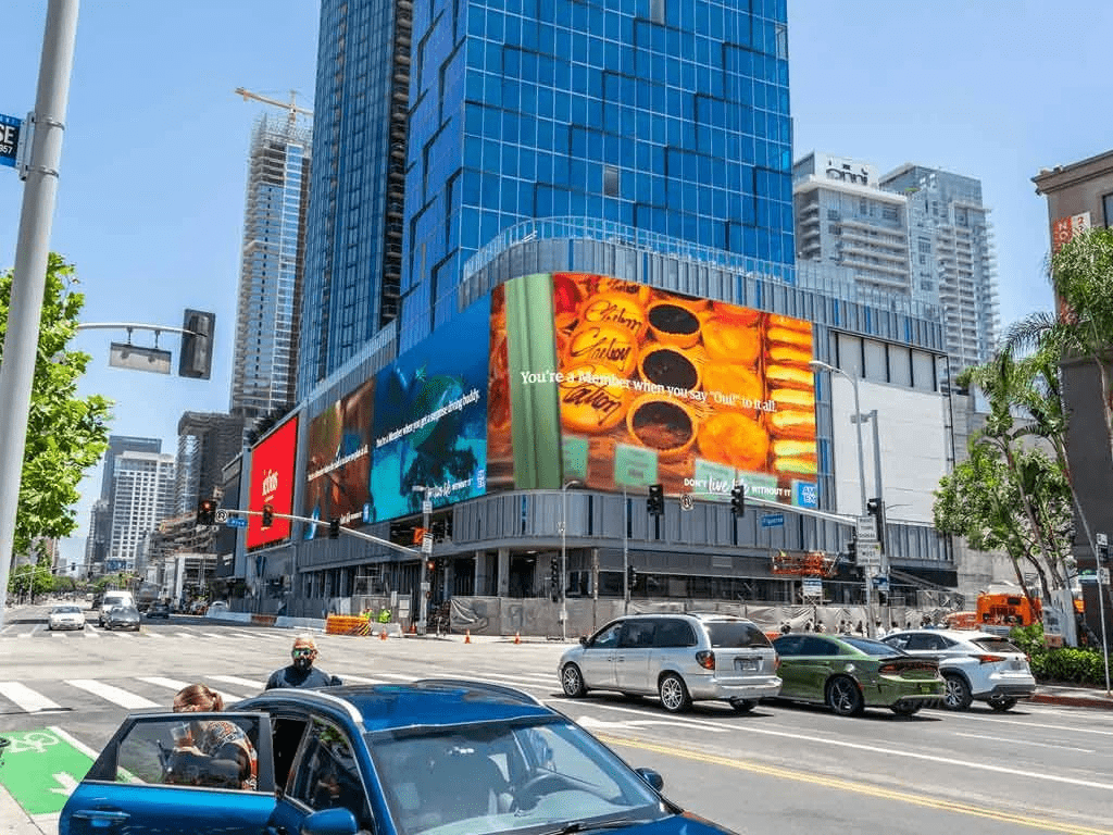 洛杉矶莫西酒店&AC酒店外墙搭载1400㎡裸眼3D大屏，带来壮观新体验_搜狐网