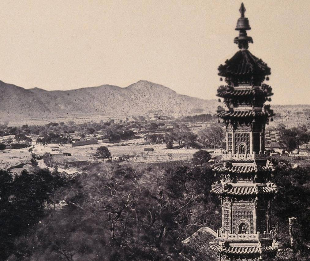 晚清咸丰年间老照片:太监们誓死守护的圆明园,巍峨的西黄寺塔!