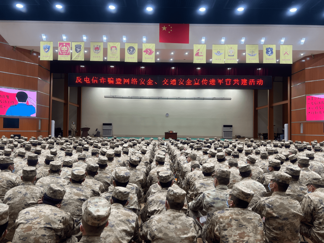 安全宣傳進軍營 攜手共築平安路——崇州市持續開展送法進軍營活動