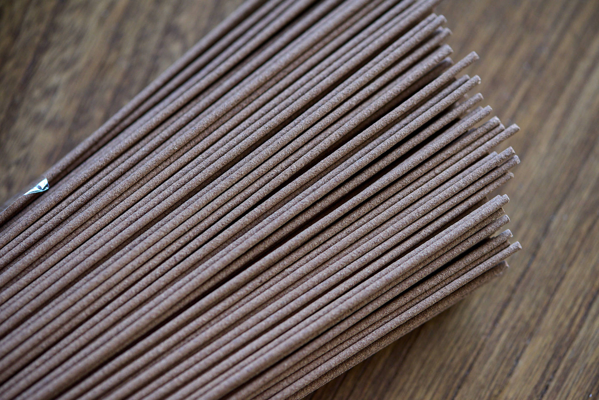 如何鉴别天然香和化学香_香灰_粘合剂_颜色