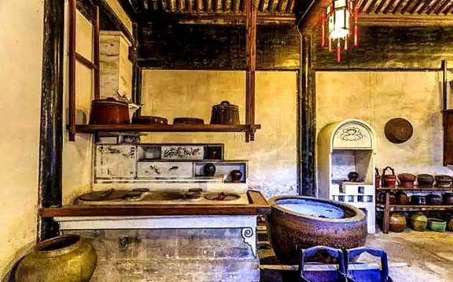 清代奇案:妻子貌美,吃鸡肉时假死,三个男人丧命,连成一桩奇案_张妻_马