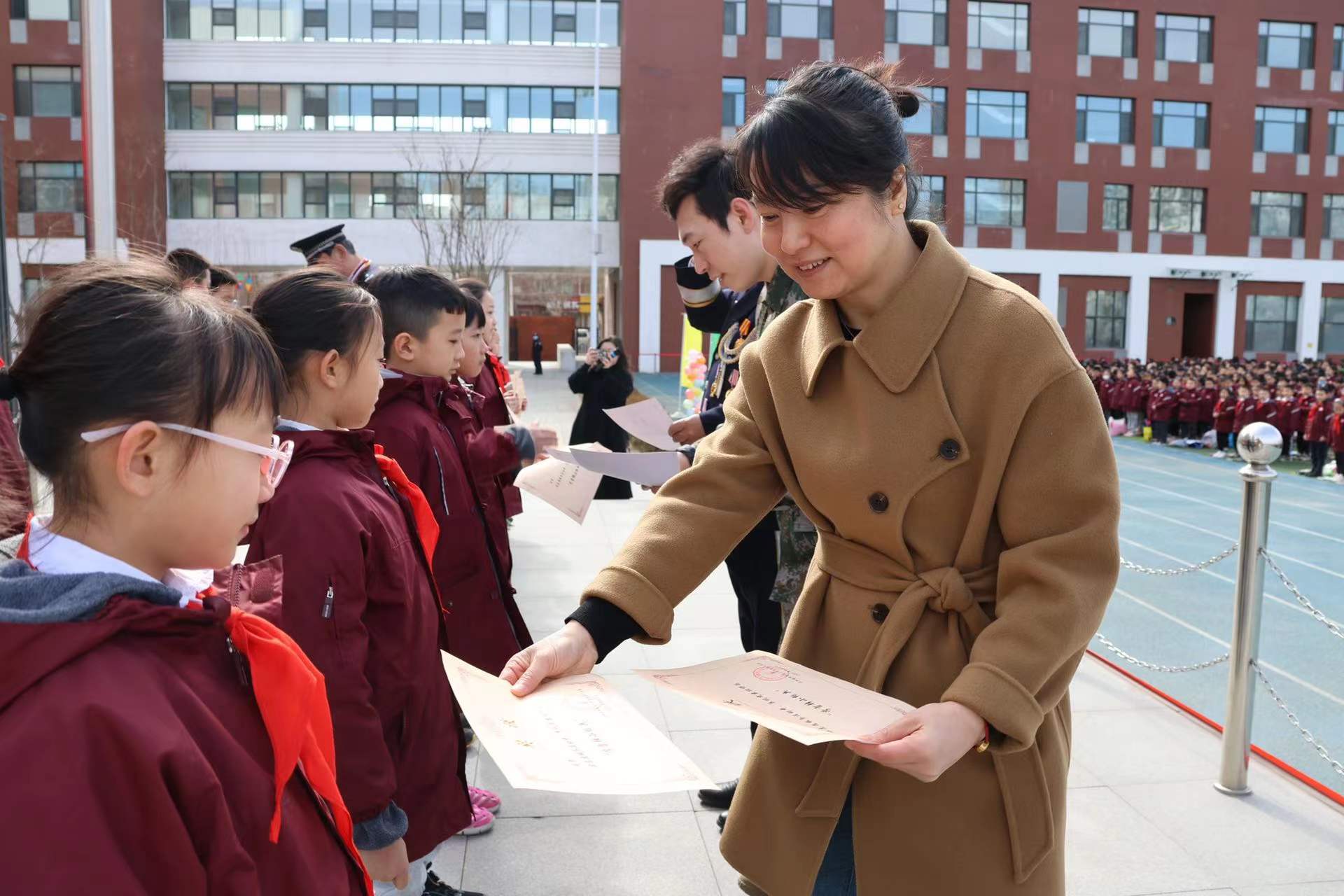 践行志愿服务,争做追"锋"少年——沈阳铁路第五小学长白岛二分校开学