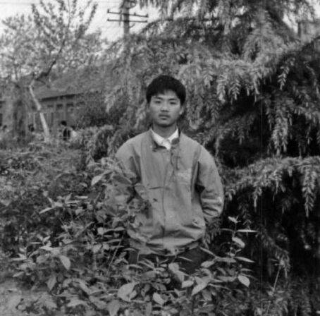 很多人都说自己小时候穷,看看刘强东小时候生活很多人都说自己小时候