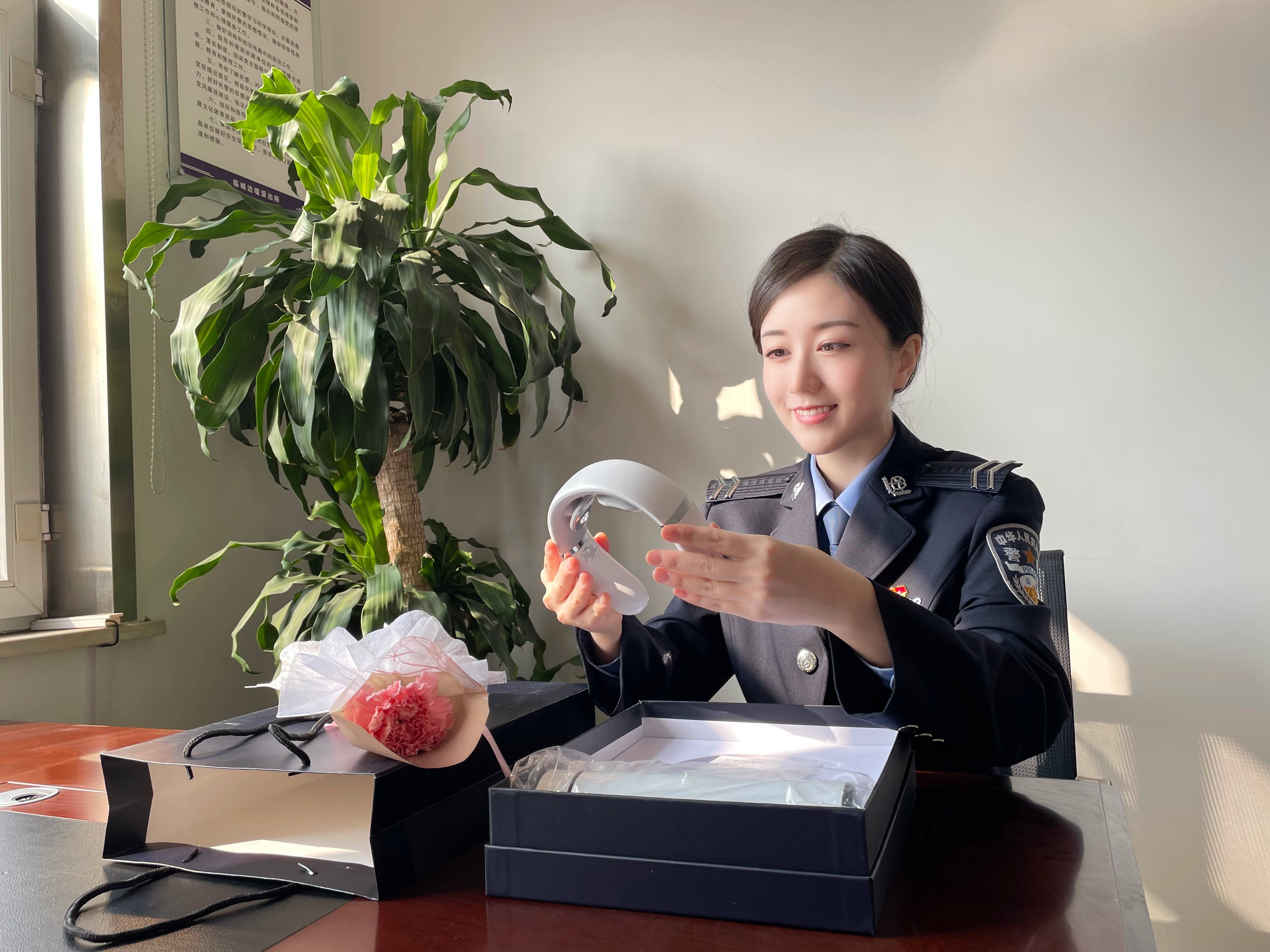 警花飒爽笑春风 巾帼翩翩亦英雄_活动_女民警_管理