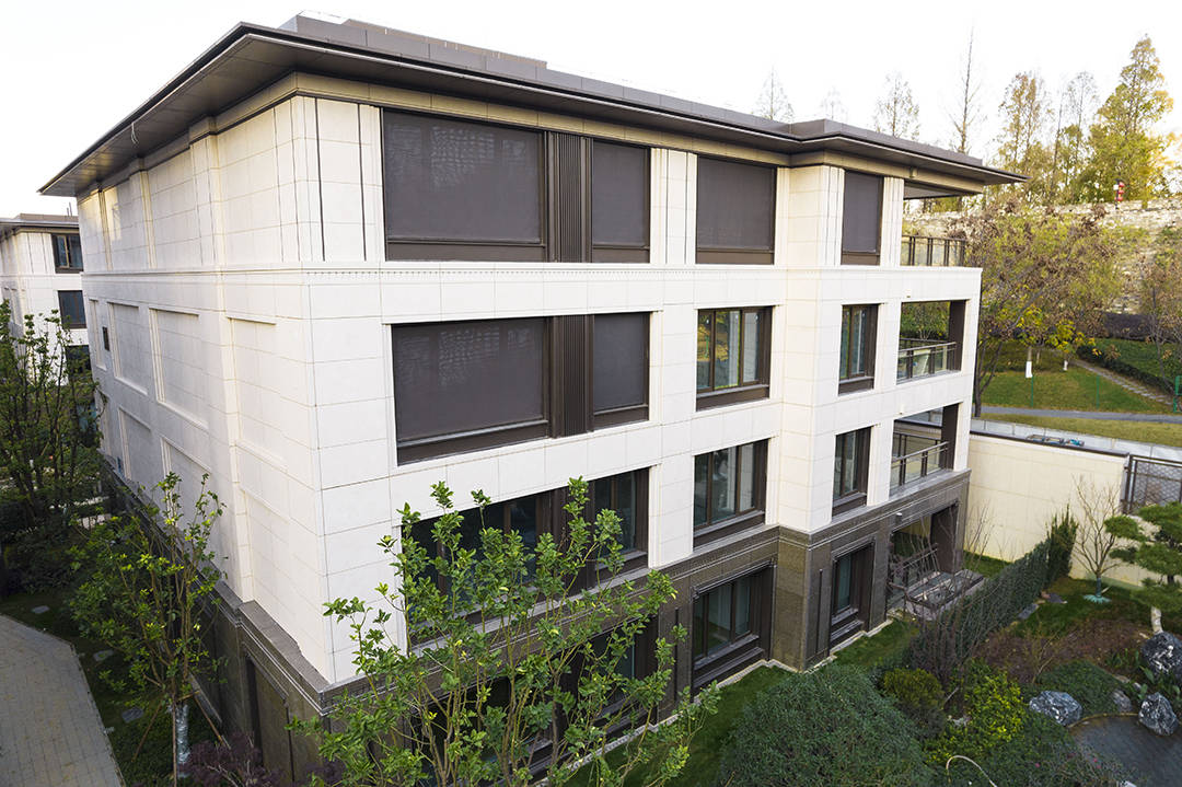 织物卷帘项目案例:南京金陵玖园多种颜色选择,让织物卷帘与建筑外立面