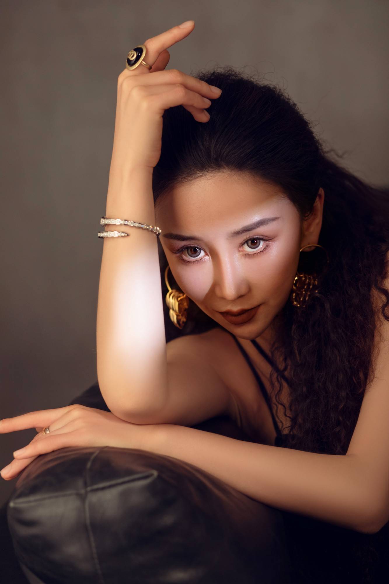 明星档案|影视歌三栖全才明星艺人邹晶晶2023影集写真抢先看_风尚_时