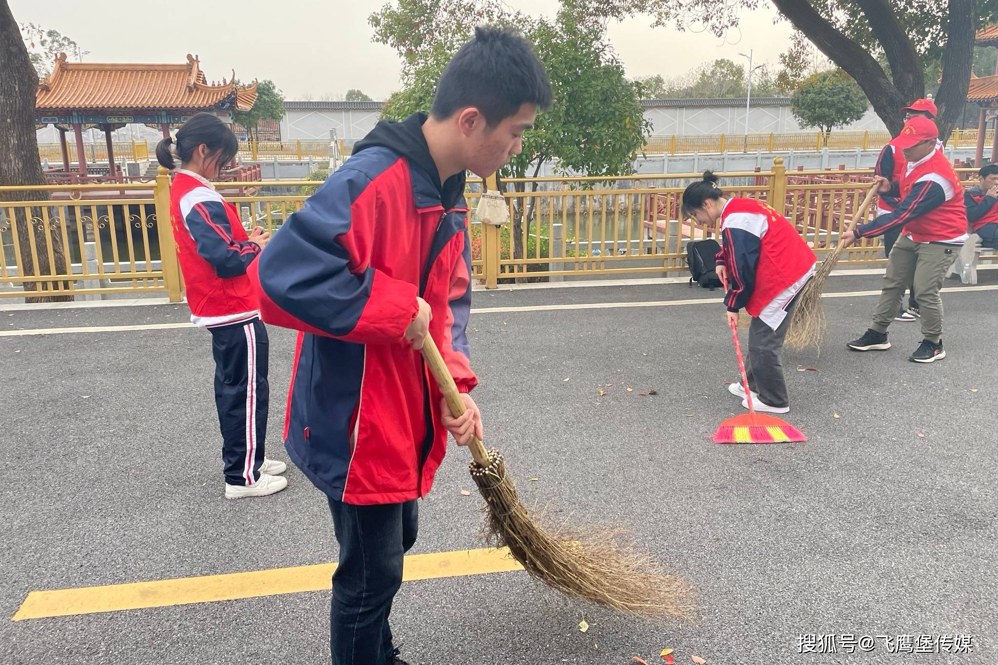 "中国雷锋学校"衡阳县三中雷锋志愿活动再出发_师生_传承_老前辈