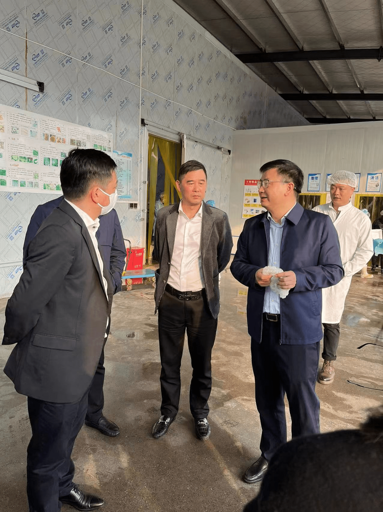 考察团参观结束后,云梦县方县长,龚副县长及市政府李副秘书长,市招商