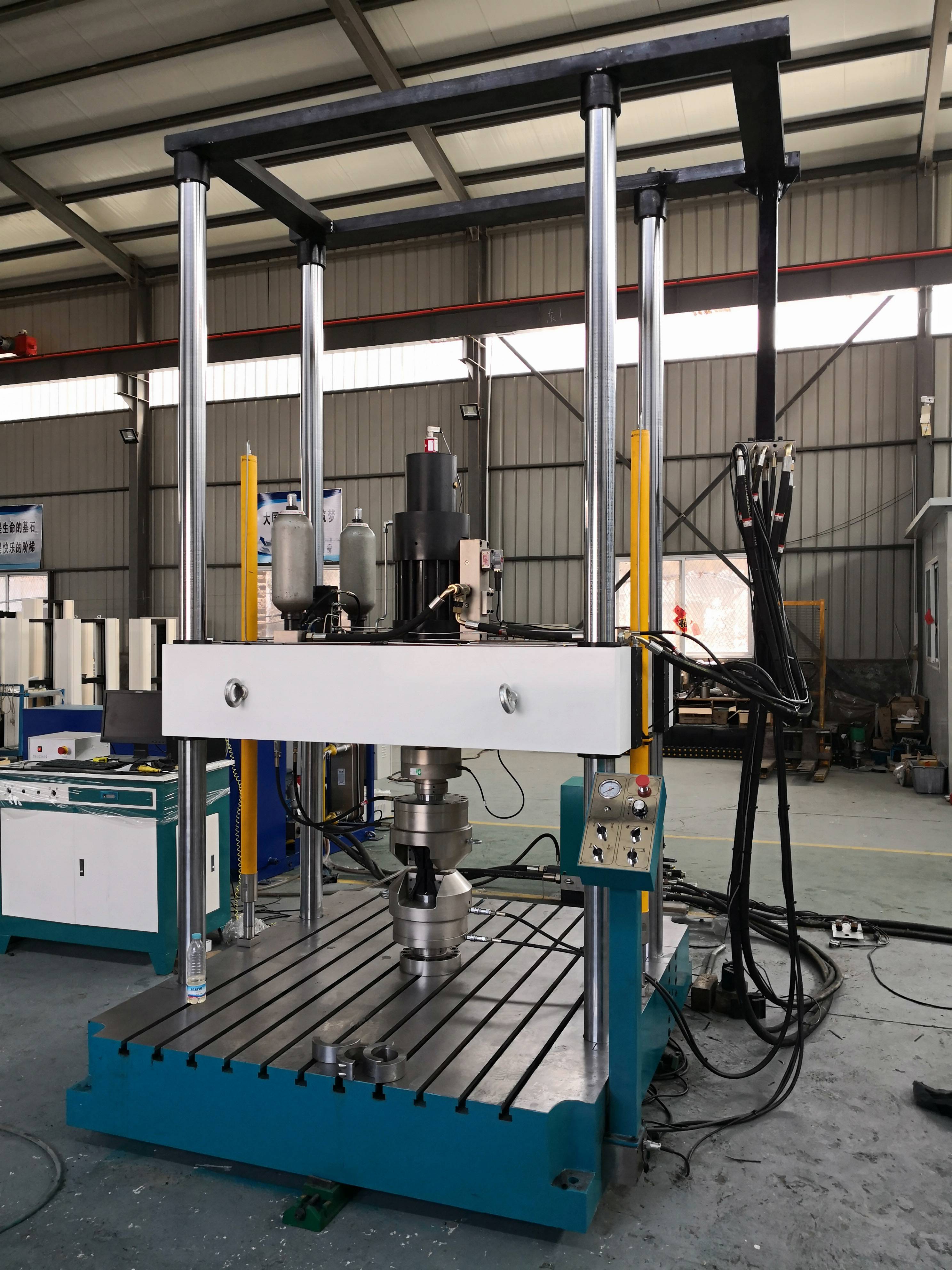 较为知名的万能试验机制造商包括英国 instron 公司,美国 mts 公司