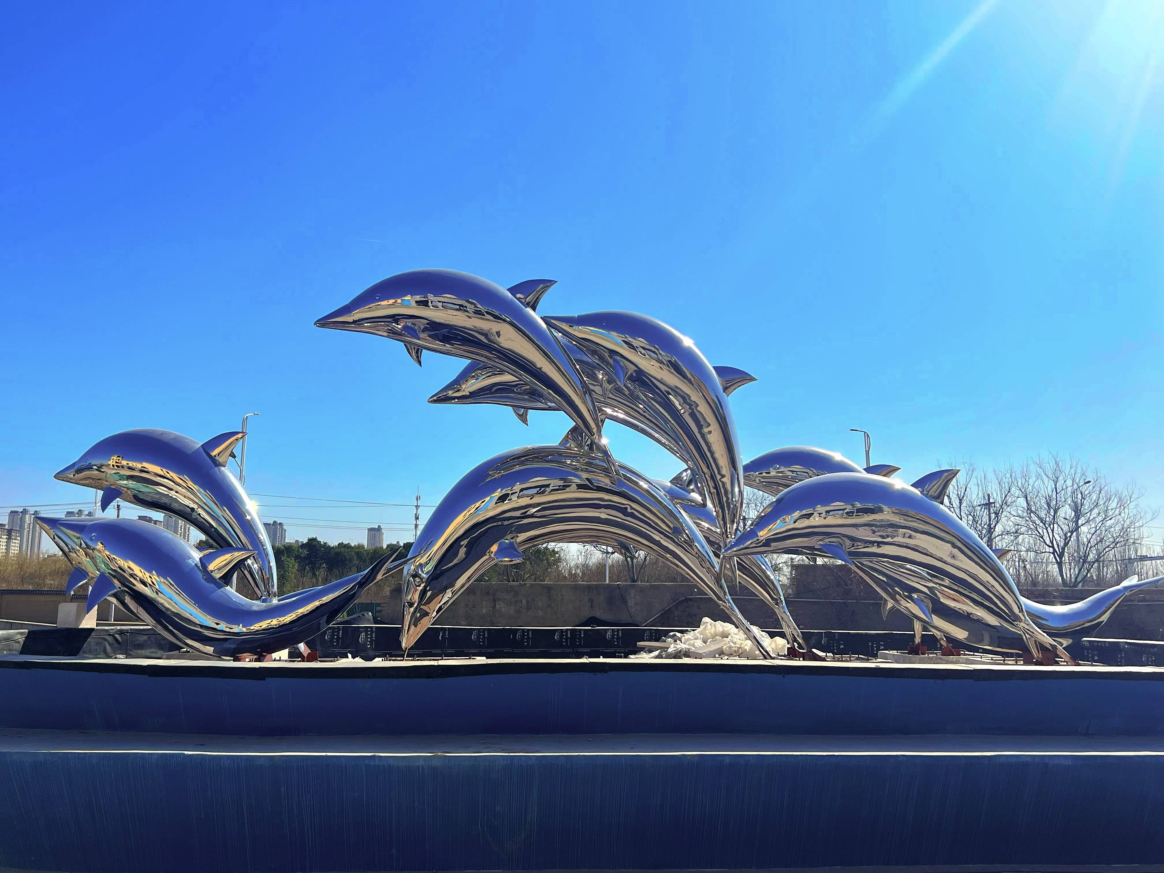 海豚_水面_雕塑