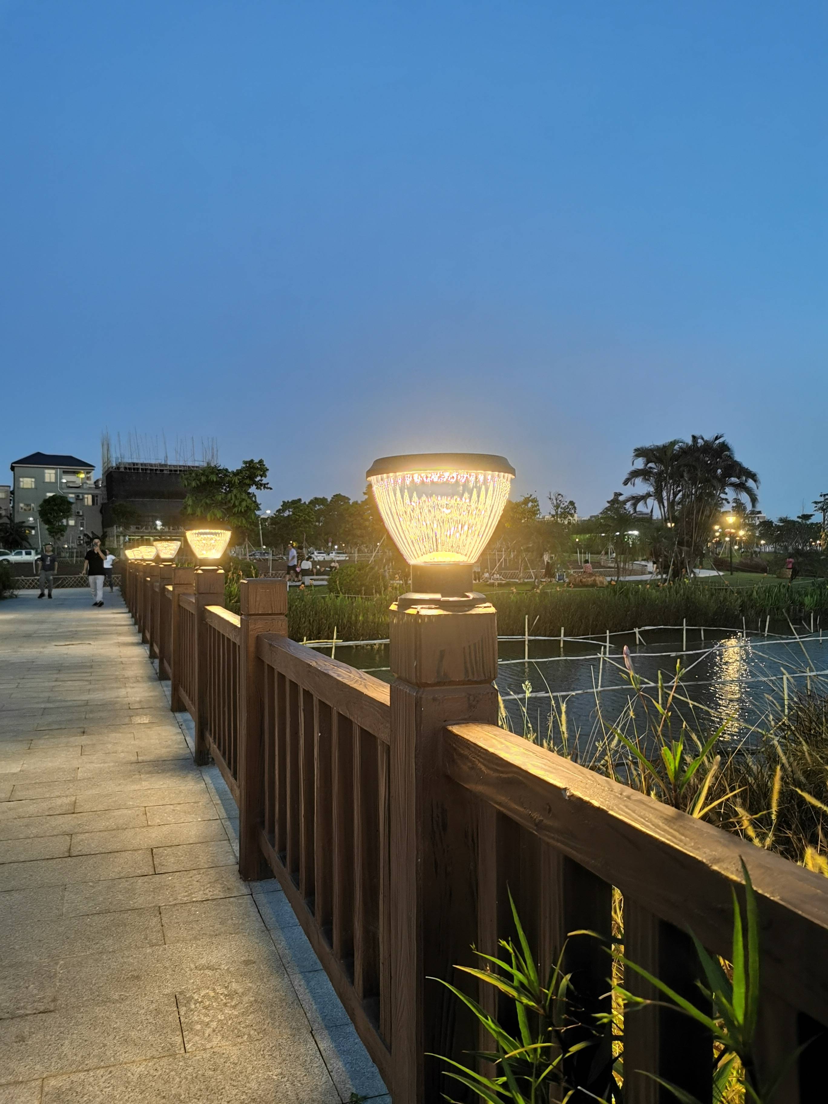 太阳能柱头灯庭院灯草坪灯,别墅,园林亮化,乡村亮化