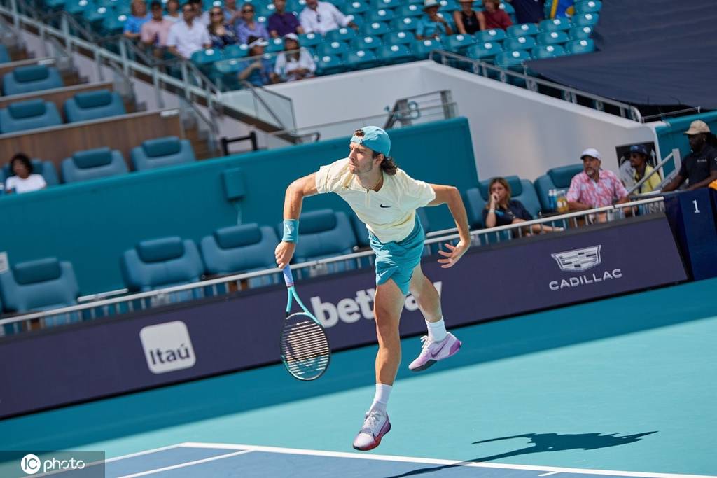 2023年atp迈阿密大师赛男单第2轮莱赫奇卡获胜